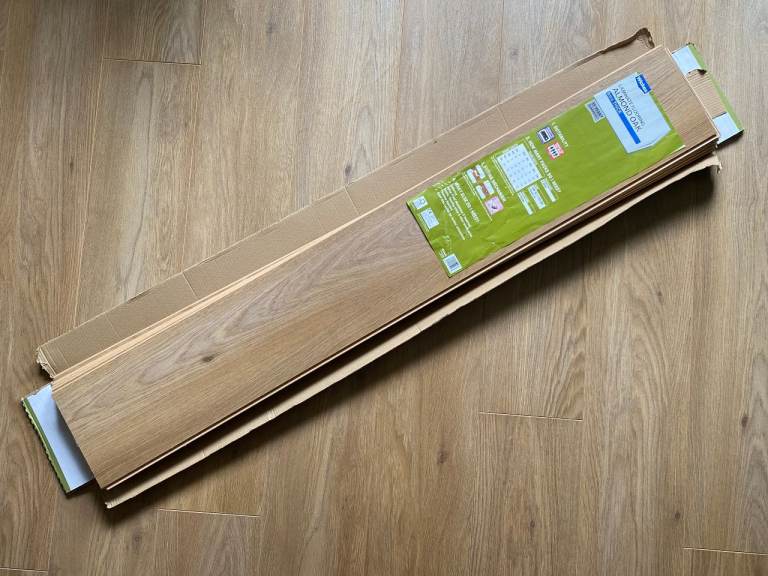 Wickes Almond Oak Laminate Flooring 8mm Thick – 7 boards