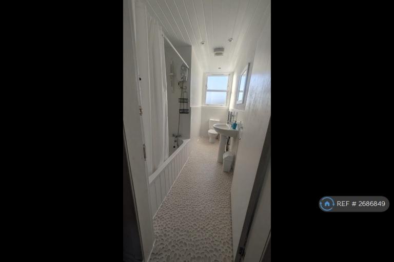 2 bedroom flat in Clepington Road, Dundee, DD3 (2 bed) (#2686849)