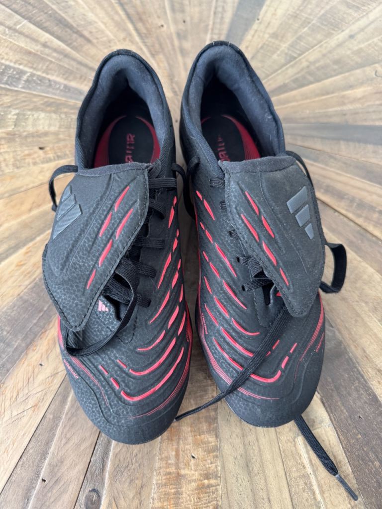 Adidas Predator Football Boots (size 9)