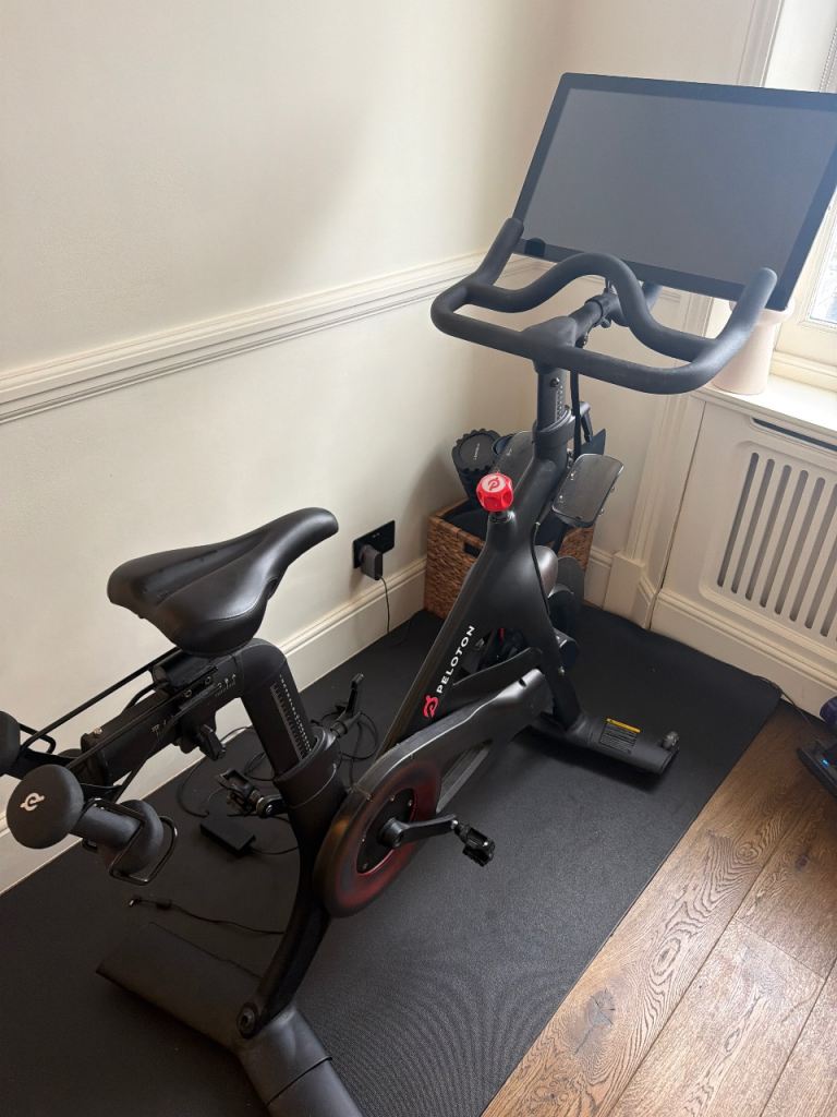 Peloton Bike with Shoes & Mat – Good Condition