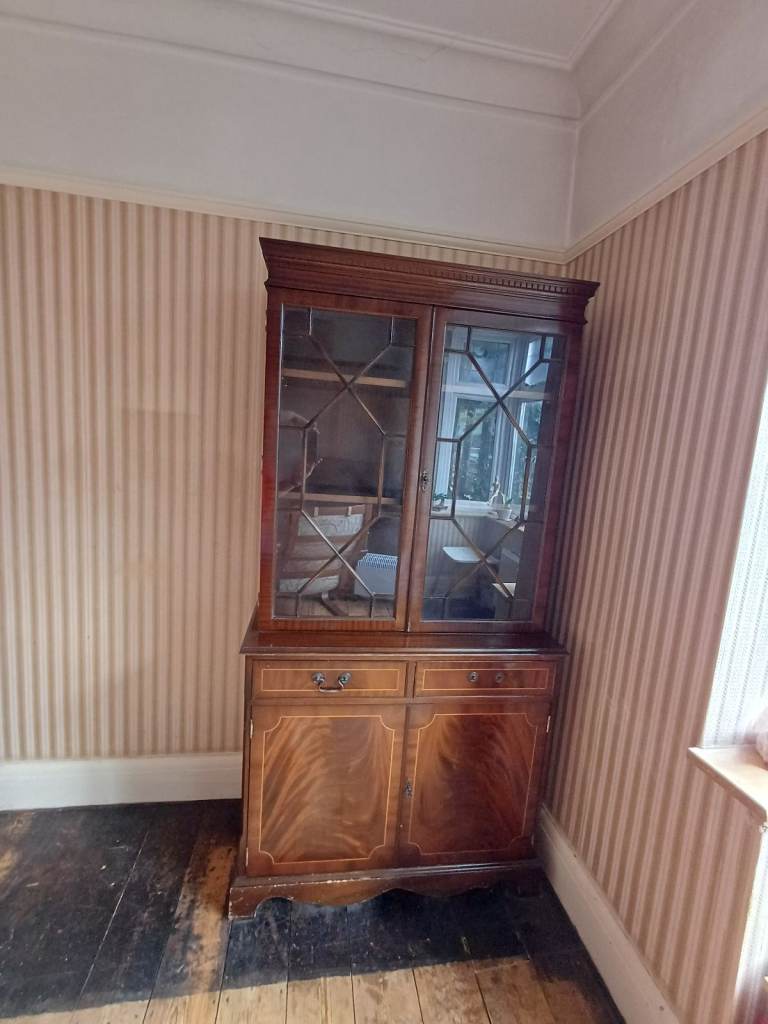 Display/bookcase cabinet unit