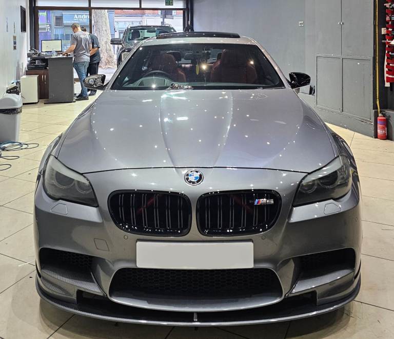 BMW M5 F10 2013 - LOW MILAGE & WELL MAINTAINED 