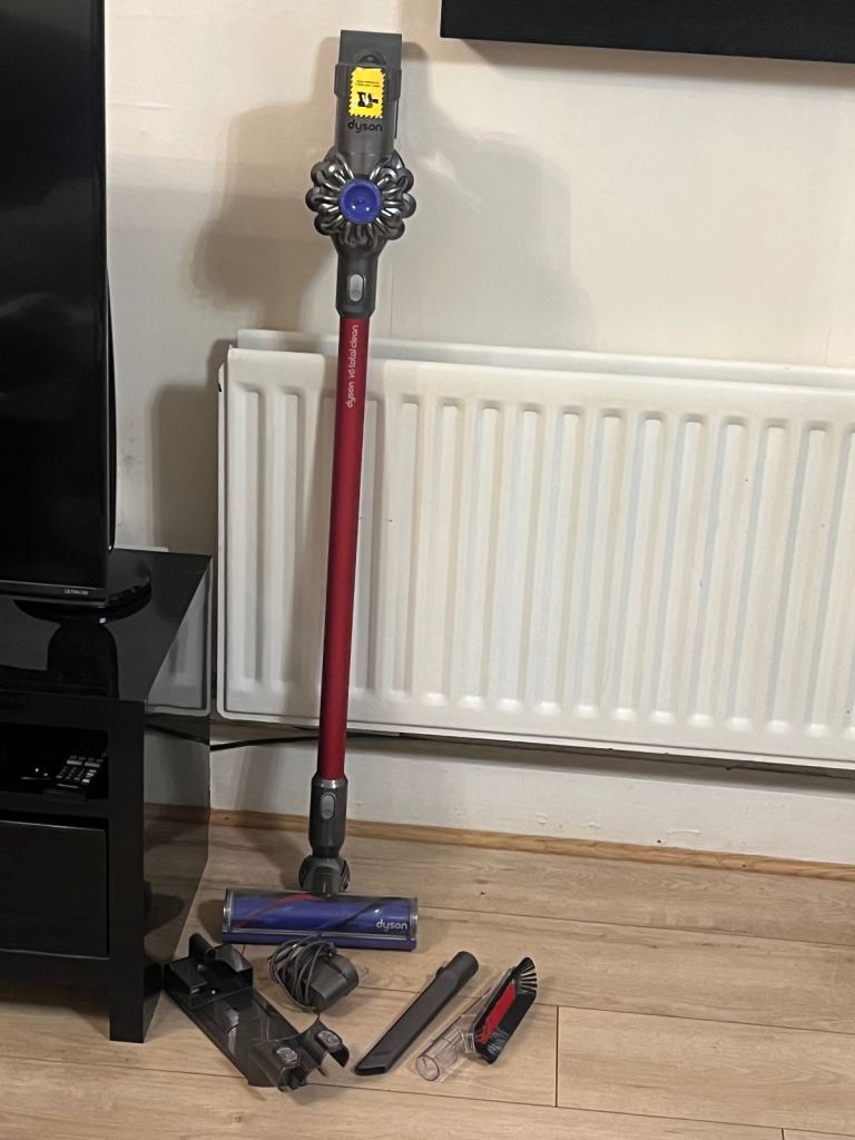 Dyson V6 Animal/Multi Floor Cordless Vacuum Cleaner Good Suction 