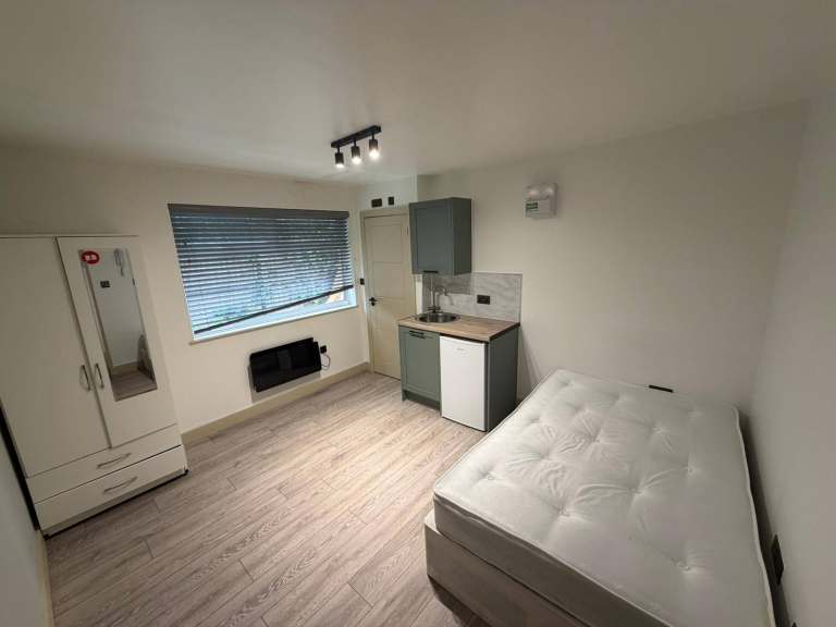 BENEFITS ACCEPTED - Studio Flat Available in Dagenham Havering RM13