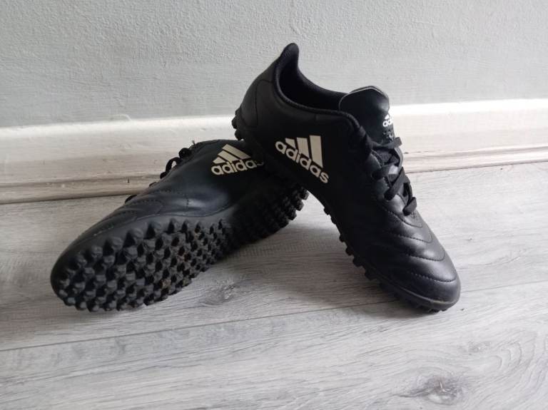 Astro football boots size 5