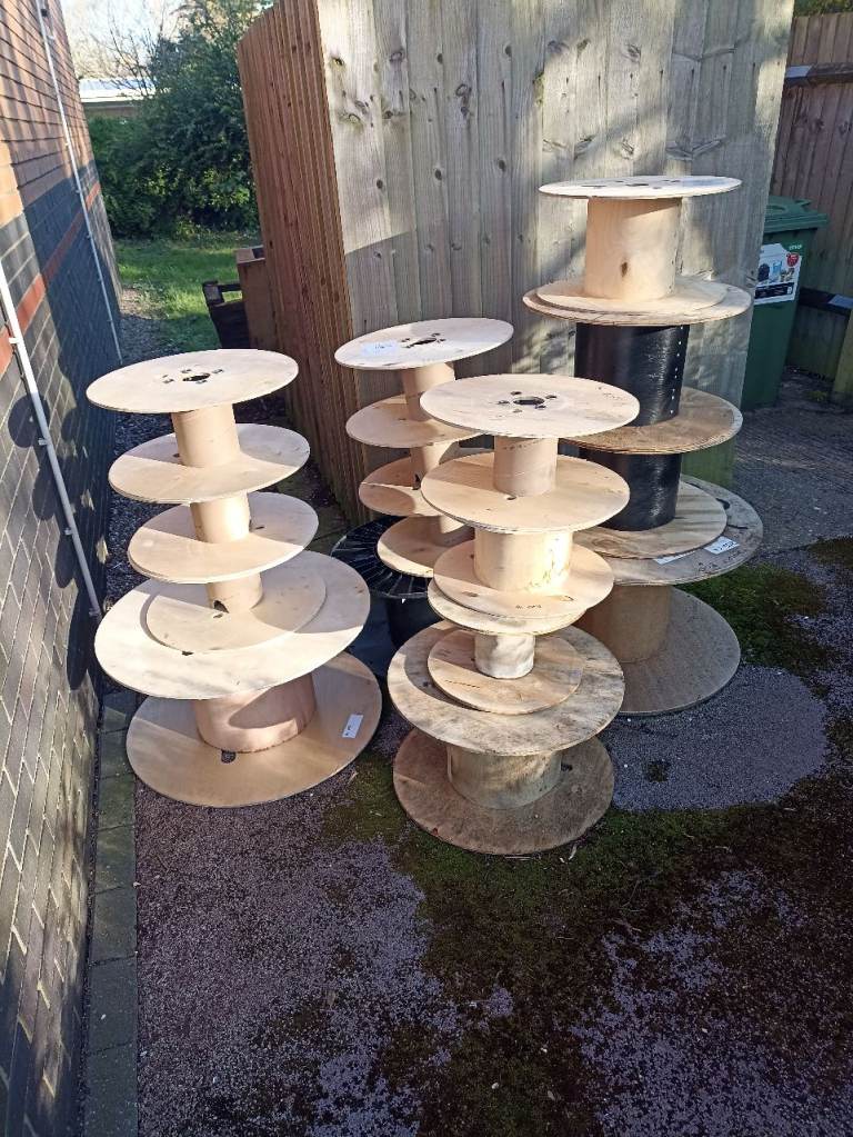 Free - empty cable reels