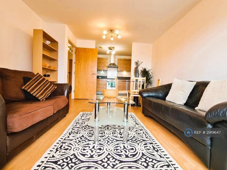 2 bedroom flat in The Lock Building, London, E15 (2 bed) (#2919647)