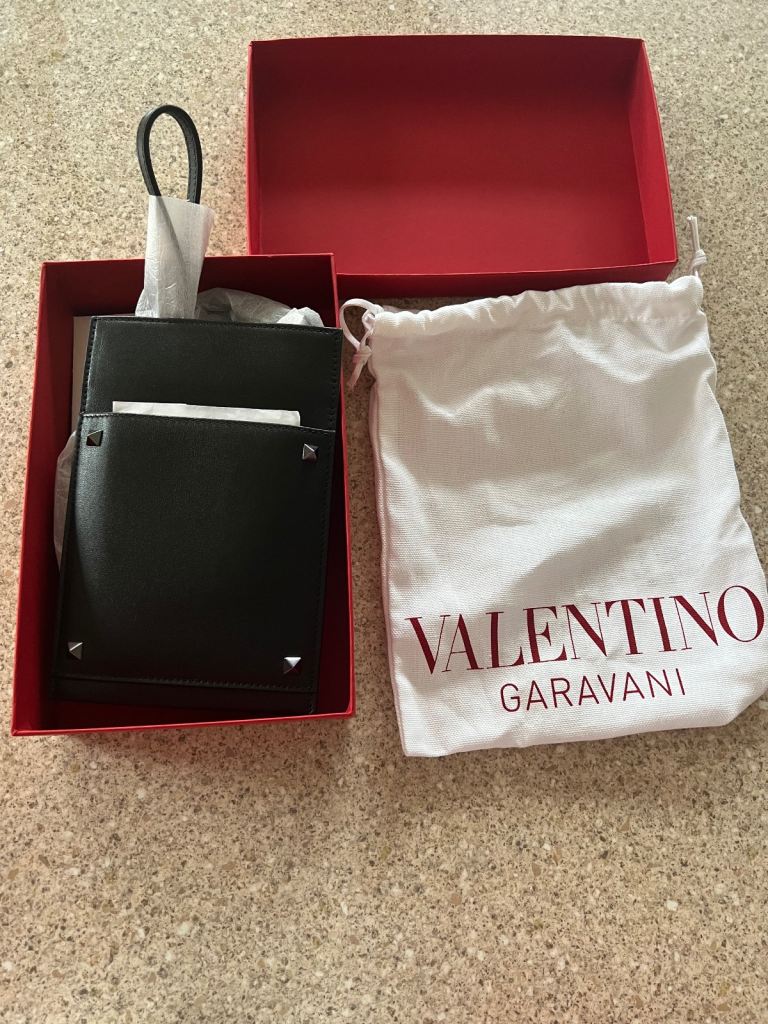 BNWB Authentic Valentino Garavani Rockstud Phone Crossbody Bag 18x12cm