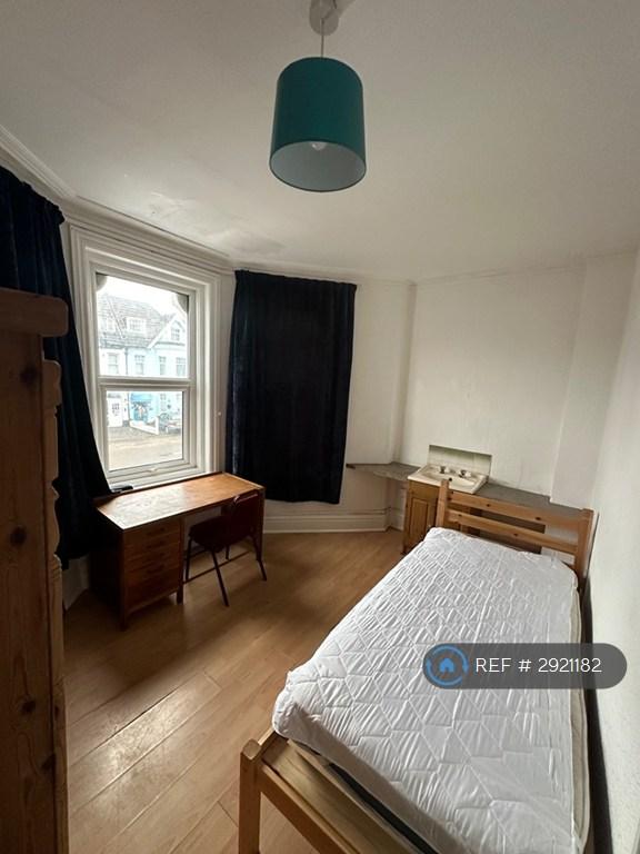 1 bedroom in Westby, Bournemouth, BH5 (#2921182)