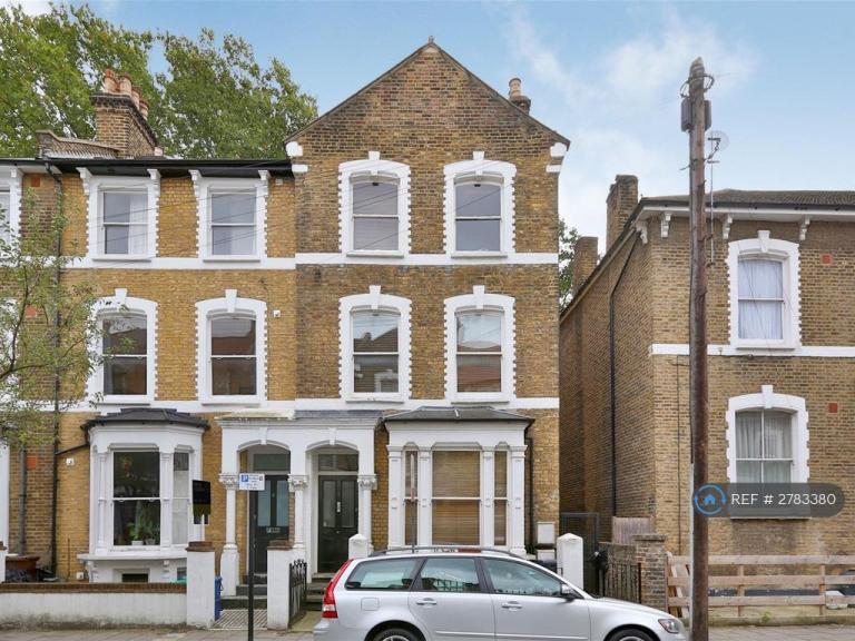 1 bedroom flat in Reighton Road, London, E5 (1 bed) (#2783380)