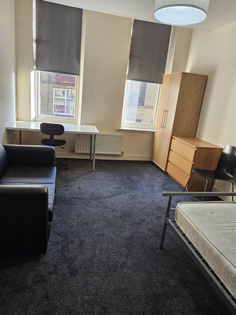 Fully furnished room available in great City Centre location (BD1) house share