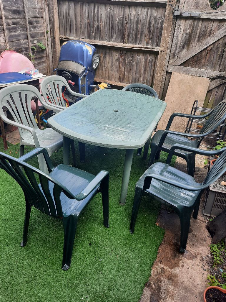 garden tabel and 6 cheirs