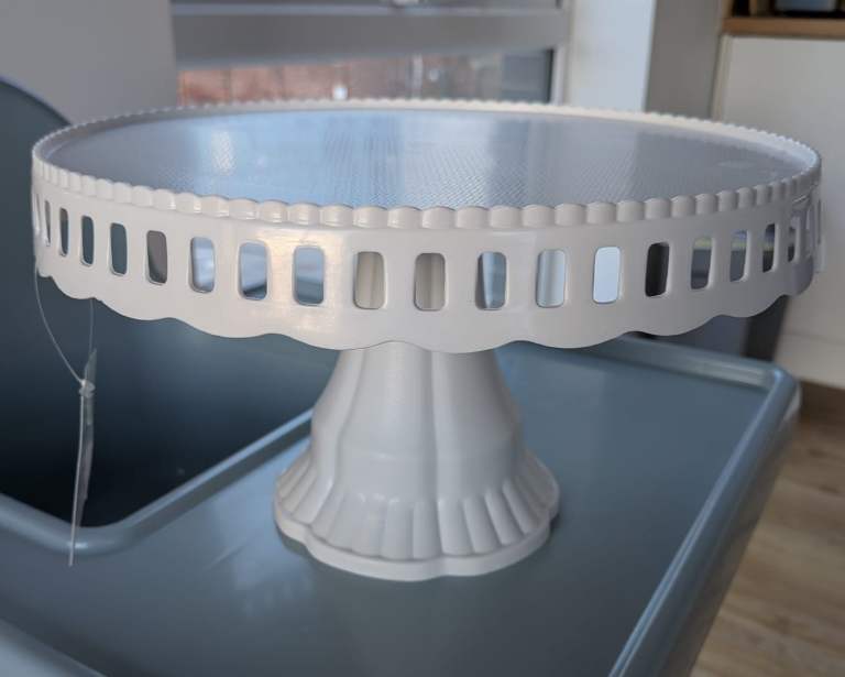 White Pedestal Cake Stand | Lattice Rim | Scalloped Edge | Brand New
