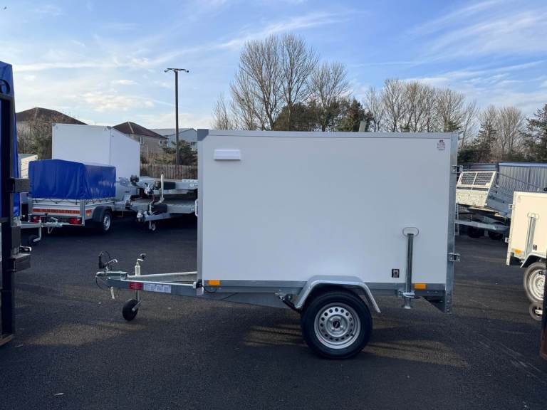 Brand New 6,8ft x 3,8ft x 4,1ft Single axle Box trailer with Barn doors 750KG Un braked