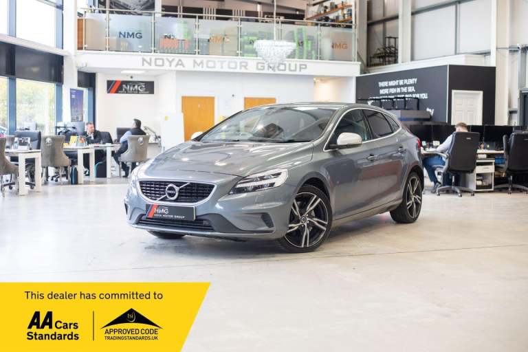 2019 Volvo V40 D2 [122] R DESIGN Edition 5dr Geartronic HATCHBACK DIESEL Automatic