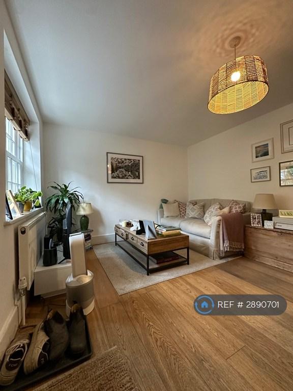 2 bedroom flat in Leighton Road, London, NW5 (2 bed) (#2890701)