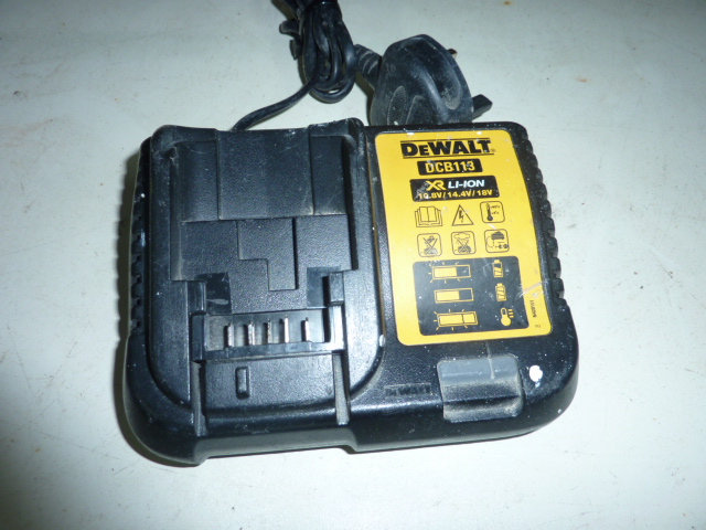 deawlt multi charger dcb113