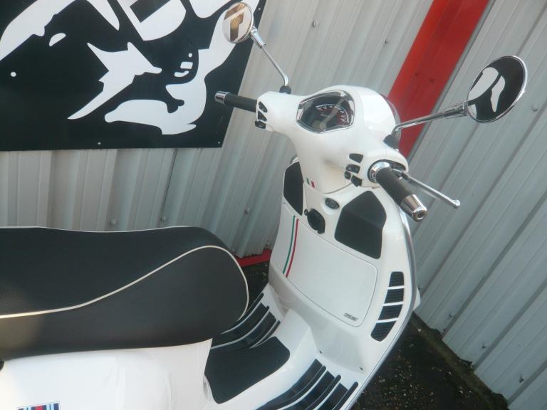 Piaggio Vespa GTS 125 SUPER ONLY 634 MILES 2021 LEARNER LEGAL SCOOTER 50 SH N X 