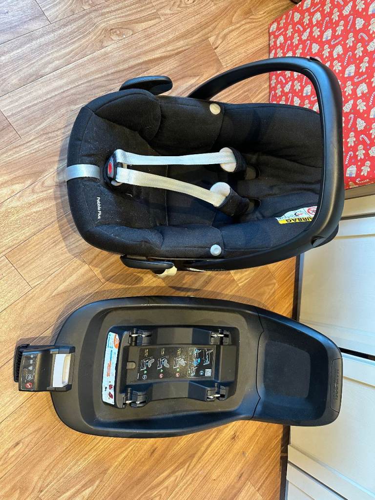 Nearly New - Maxi-Cosi Pebble Plus i-Size Car Seat + 2Way ISOFIX Base – Like New