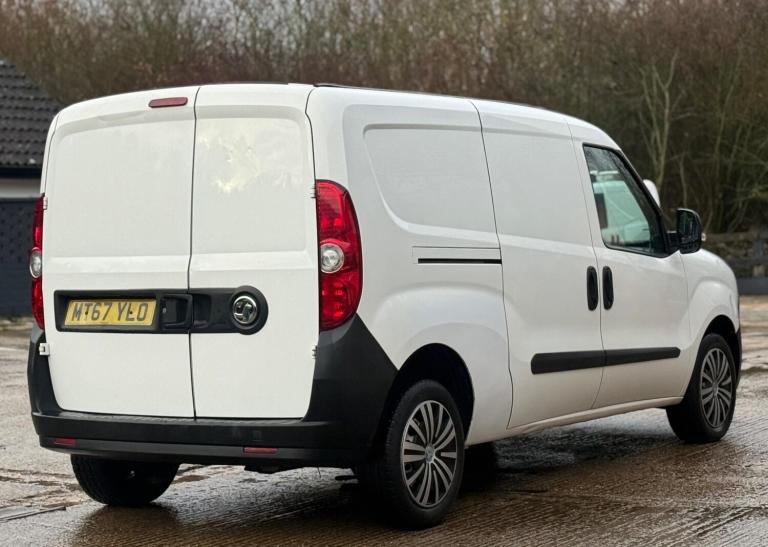 2017 Vauxhall Combo 1.3 CDTi 2300 16v FWD L2 H1 3dr Diesel