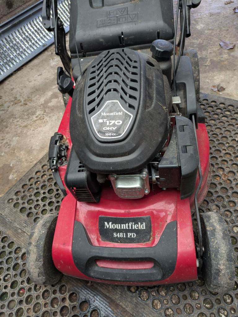 Petrol self propelled lawn mower