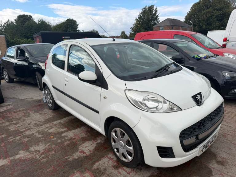 Peugeot, 107, Hatchback, 2011, Manual, 998 (cc), 5 doors