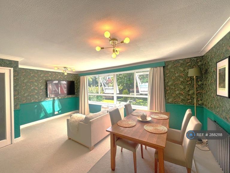 2 bedroom flat in Marsland Road, West Midlands, B92 (2 bed) (#2882118)
