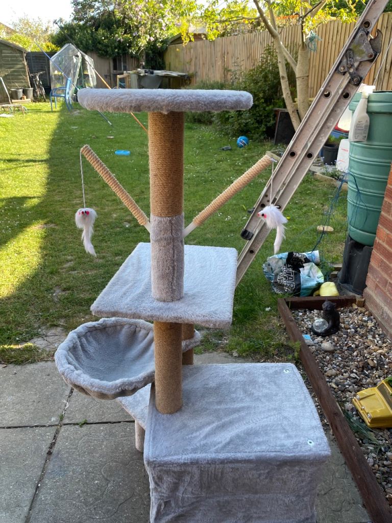 Cat tree