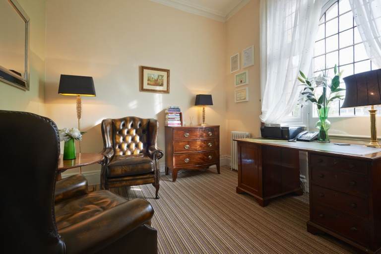 Beautiful Therapy Room in Manchester Square, Marylebone to rent