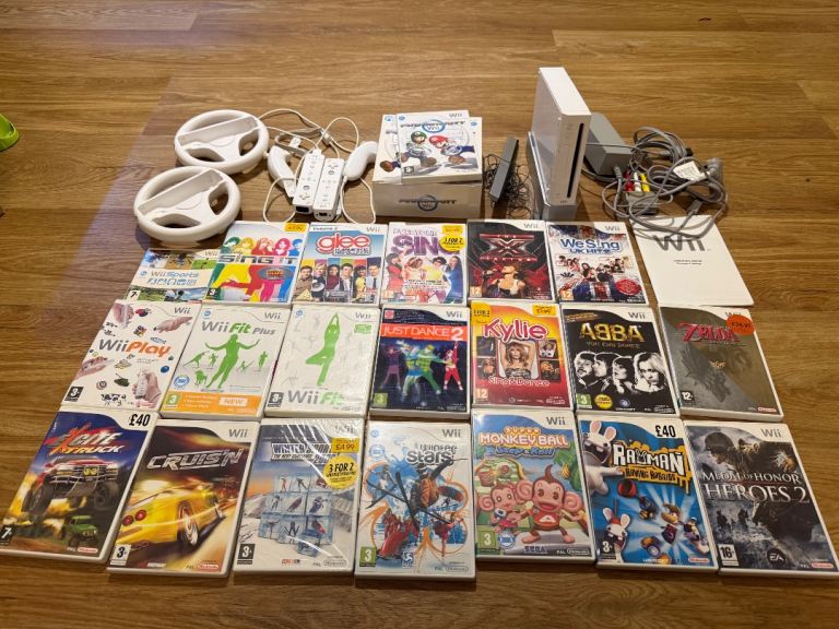 Nintendo Wii console, controllers & Games