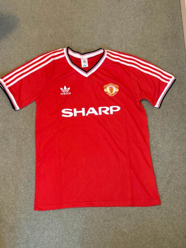 Manchester United 1983/84 Home Shirt Plain back Never worn Size Large Premium quality