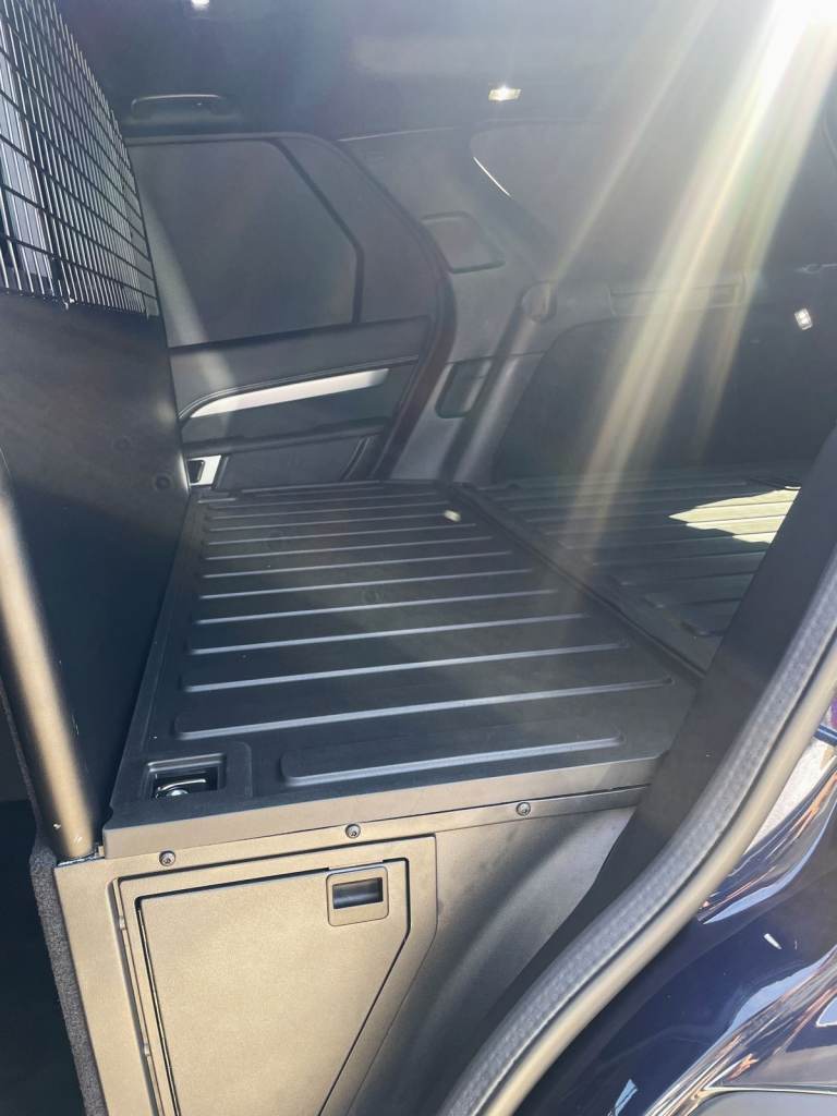 2022 Land Rover Discovery 3.0 D300 MHEV R-Dynamic SE SUV 5dr Diesel Auto 4WD Euro 6 (s/s) (300 ps...