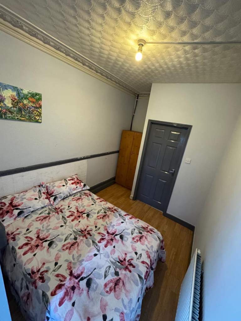 DOUBLE ROOM AVAILABLE NOW WITH ALL BILLS INCLUSIVE. 2 mins walk to station. 