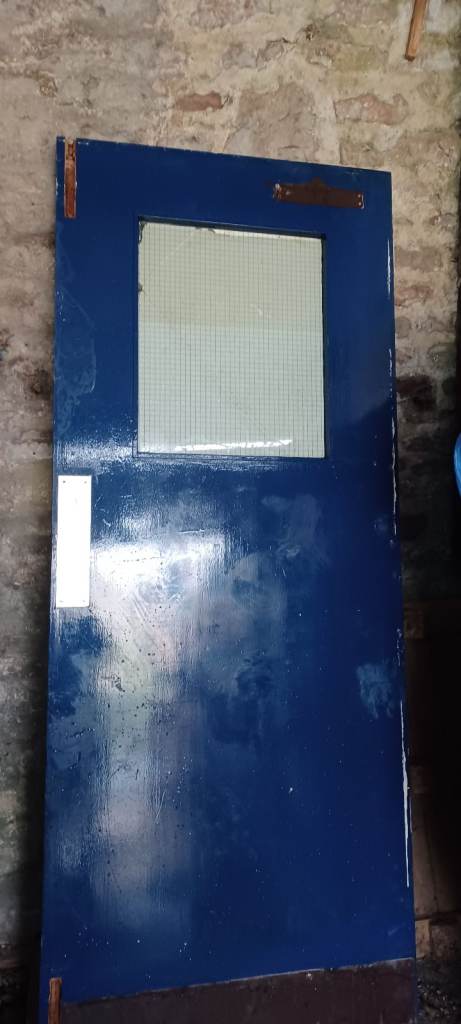 Solid fire door