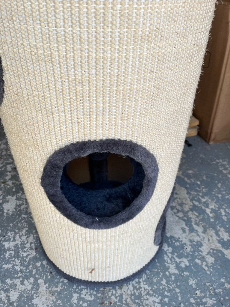 Cat scratching barrel 