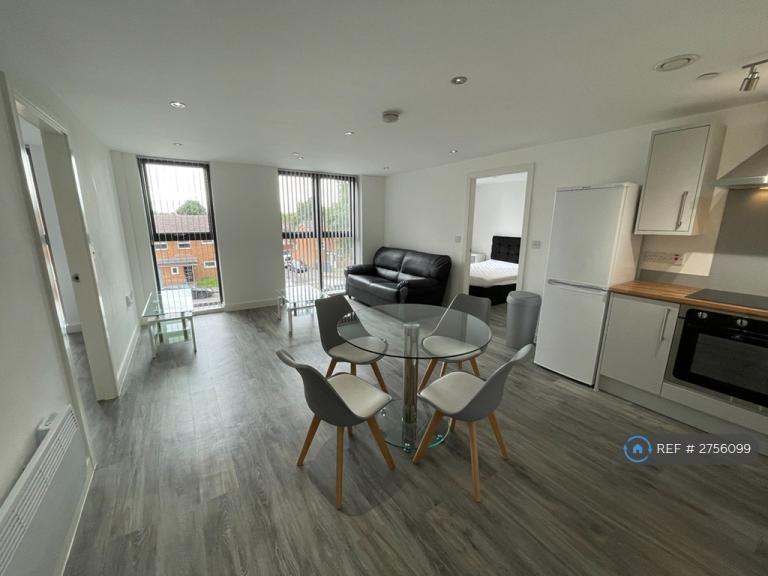 2 bedroom flat in Orange Grove House, Manchester, M14 (2 bed) (#2756099)