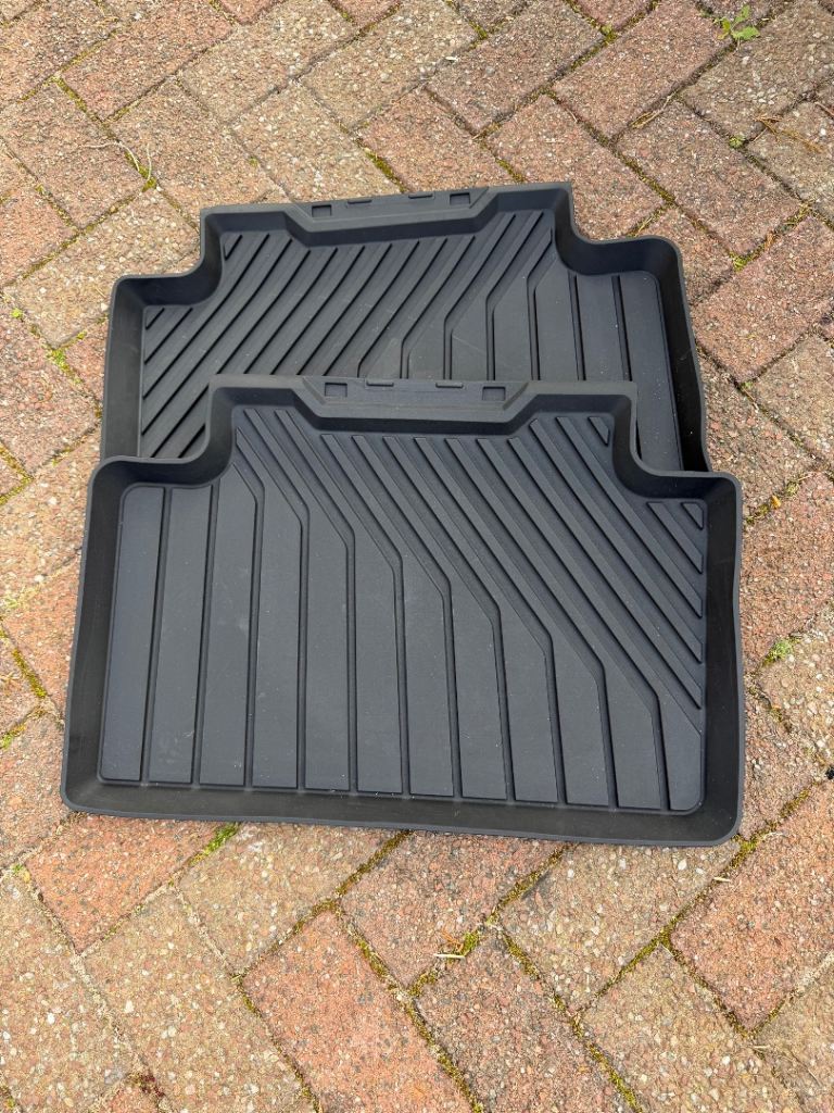 Audi Q6 e-tron 2024 + Original rear rubber mat set