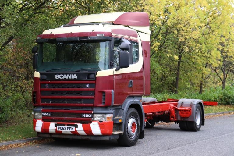 SCANIA 124L 420 4X2 27FT CHASSIS CAB (2003)