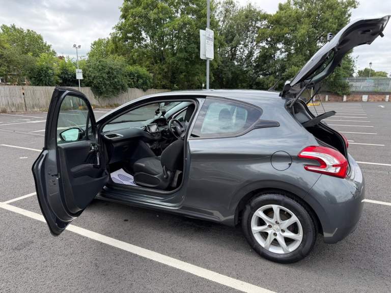 Peugeot, 208, Hatchback, 2013, Manual, 1199 (cc), 3 doors