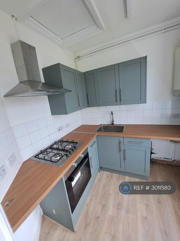 1 bedroom flat in Coningham Road, London, W12 (1 bed) (#3011580)