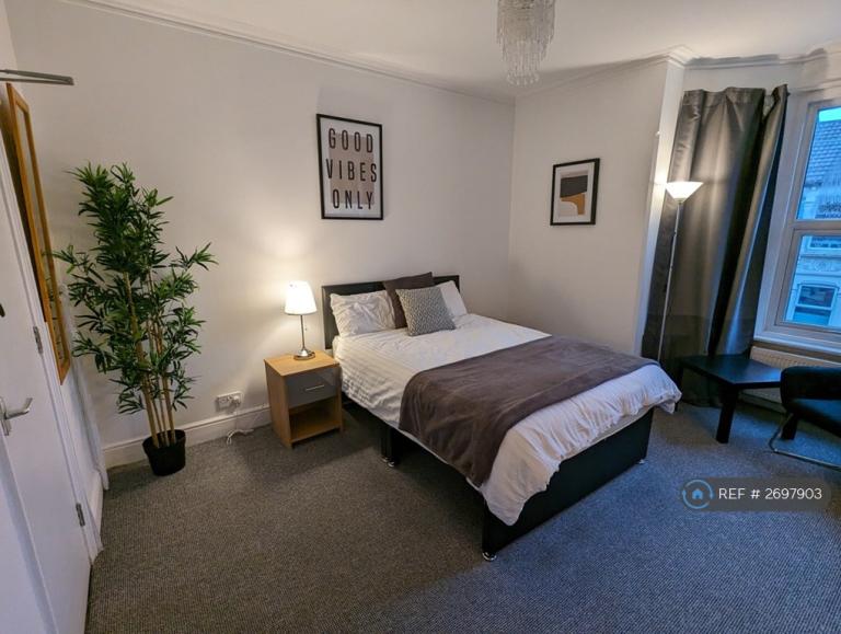 1 bedroom in Canterbury Road, Southsea, PO4 (#2697903)