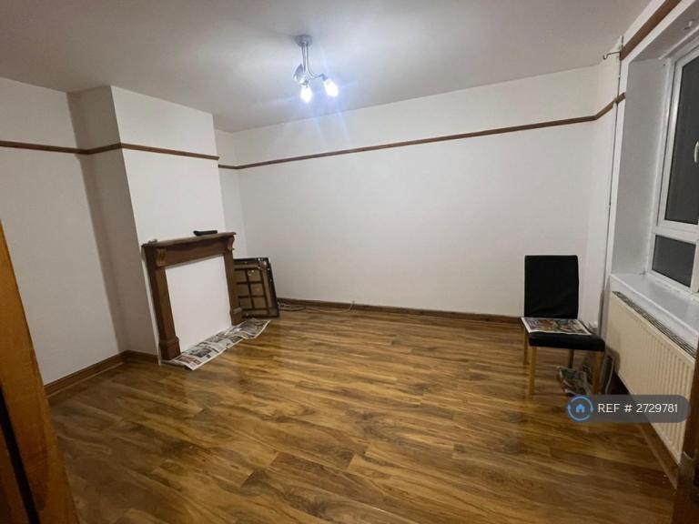 3 bedroom house in Ives Road, Slough, SL3 (3 bed) (#2729781)