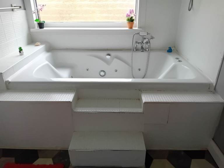 SPA BATH /JACUZZI