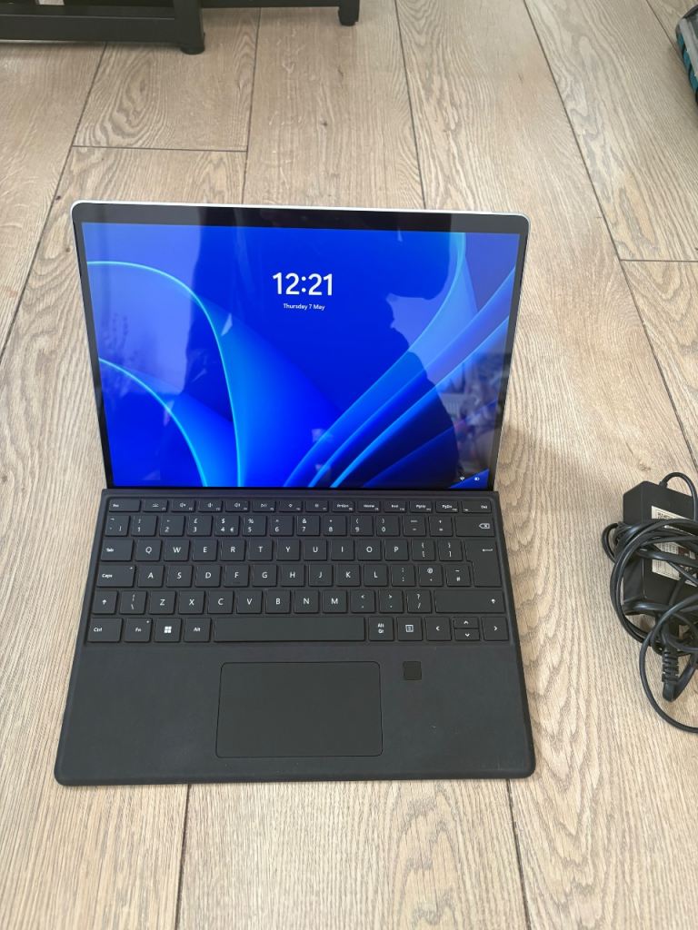 Microsoft Surface Pro 8 Laptop Tablet PC i5 11th Gen 8GB RAM 256GB SSD