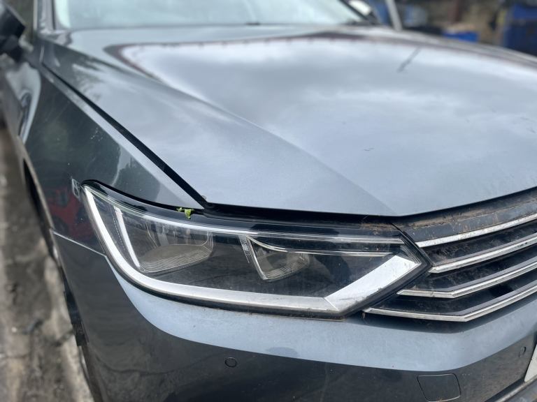 VW PASSAT B8 DRIVER HEADLIGHT HALOGEN 17-19 