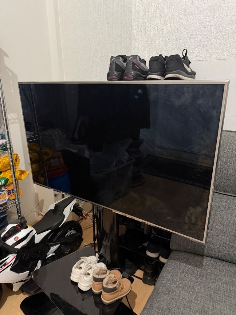 Samsung Smart TV 40 INCH – Good Condition, Black