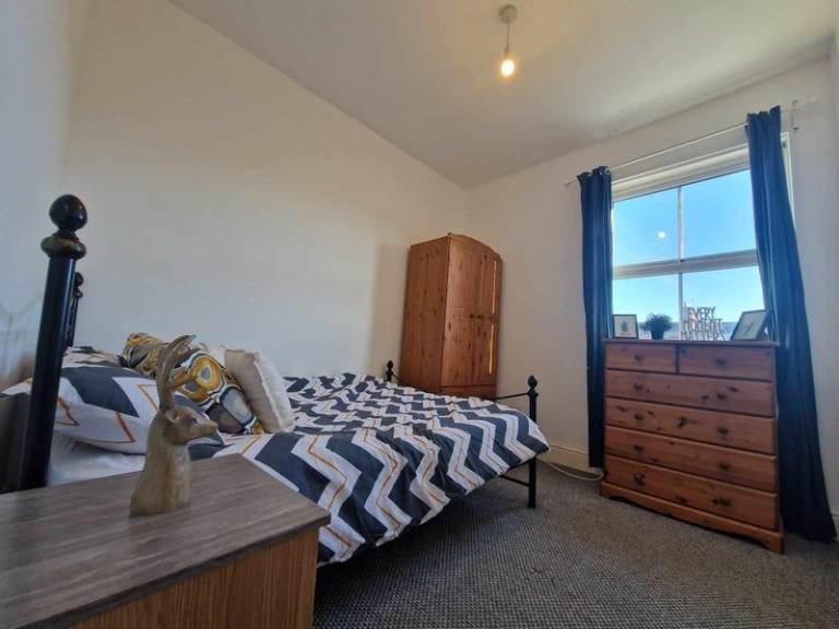Double room to rent! All bills included! Near Rugby Town Center