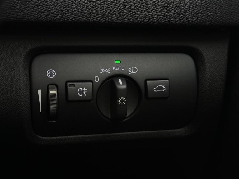 2016 Volvo V40 D2 [120] Momentum Nav Plus 5dr Geartronic HATCHBACK DIESEL Automatic