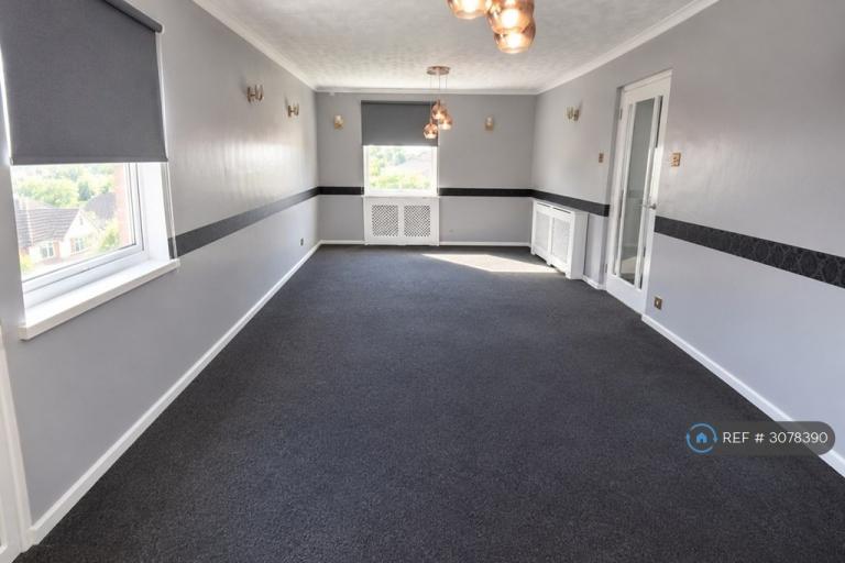 3 bedroom flat in Arran Place, Clydebank, G81 (3 bed) (#3078390)