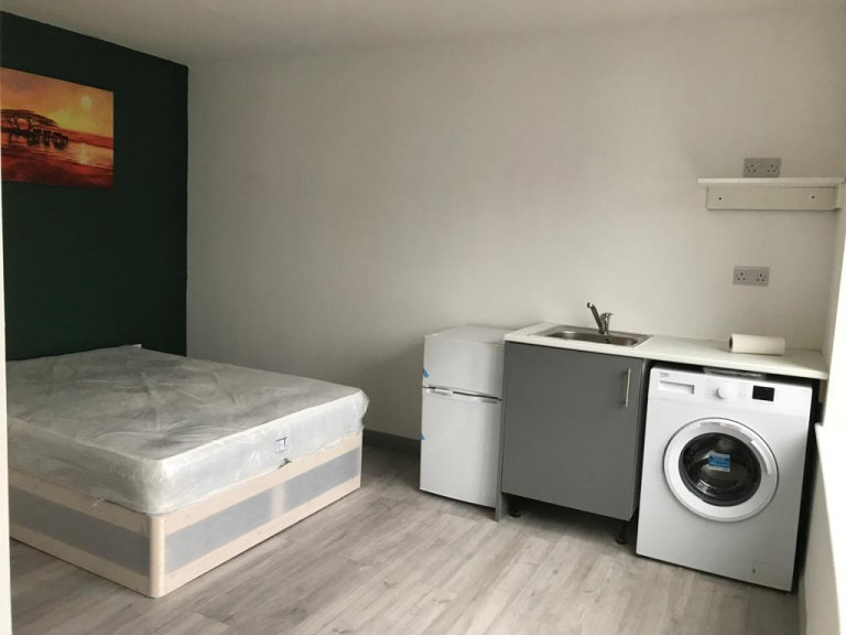 Studio Flat in Luton (LU4 8DP)